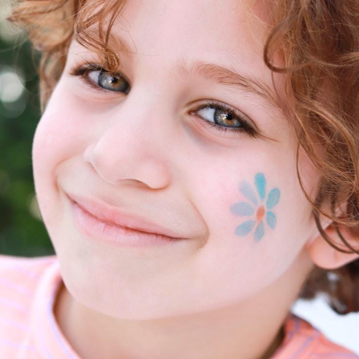 Jordan Kim, Client Relations Director, discussing corporate gifting strategy with business clients